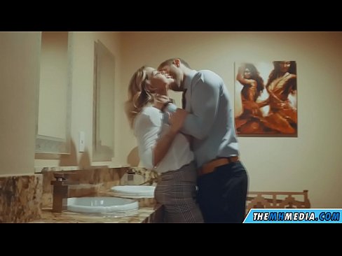 ❤️ Kun povekas blondi viettelee sinut julkisessa vessassa ❤ Vittu video at us ❤